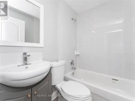3 - 486 HOLTBY AVENUE | 3 - 486 HOLTBY AVENUE, Burlington