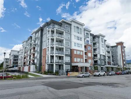 Beautiful 1 Bedroom Condo In Port Coquitlam! | 2180 Kelly Avenue, Port Coquitlam