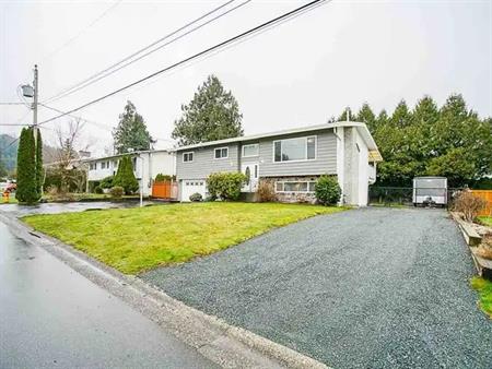 Sardis, BC 3 Bedroom 1 Bathroom Main Floor of a House | 5829 Clover Drive, Chilliwack