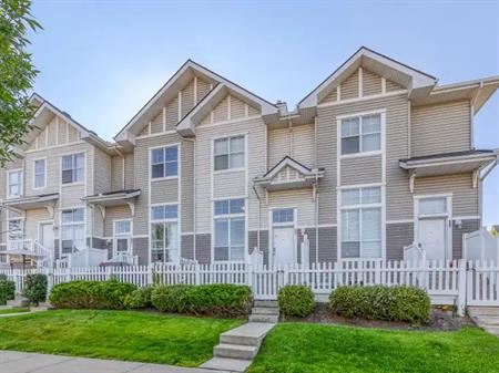 Spacious Townhome in New Brighton- Furnished | 997 New Brighton Gardens Southeast, Calgary