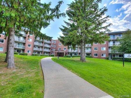Appartement 3e étage – entièrement rénové et super lumineux a louer
