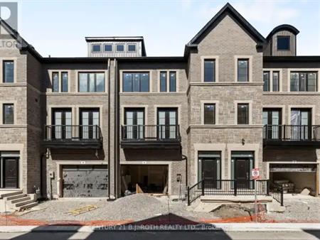 11 - 260 EAGLE STREET | 11 - 260 EAGLE STREET, Newmarket