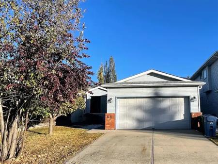 Newly renovated house with 3 bedrooms + den for rental | 64 Hawkmount Close Northwest, Calgary
