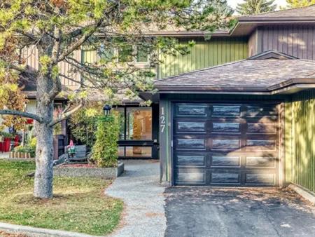 4 Bed, 2 full bath/2 half bath & Steps from the beautiful River Valley! | 127 Hearthstone Northwest, Edmonton