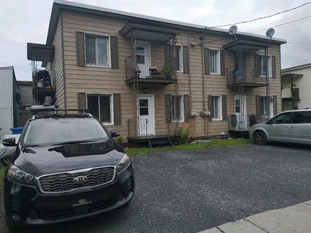 5 1/2 plus sous-sol à Cowansville