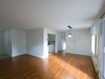 Condo à louer – Grand 4 ½ rénové à Sainte-Foy, secteur Campanile