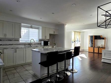 À LOUER – Grand 5 ½ lumineux et rénové à St-Hubert / Lemoyne 2 200 $