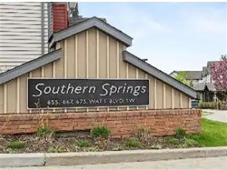 Bright End-Unit Townhome in Walker Lakes — 3 Bed + Den | 1,527 sq ft | 20 - 655 Watt Boulevard Southwest, Edmonton