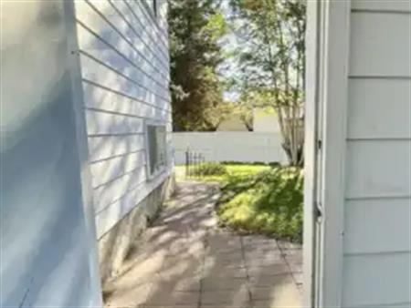 Bright 1-Bdrm Legal Suite, Lower 2 Levels of 4-Level Split House | Calgary