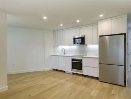 10 Rosemount Avenue | 10 Rosemount Avenue, Westmount
