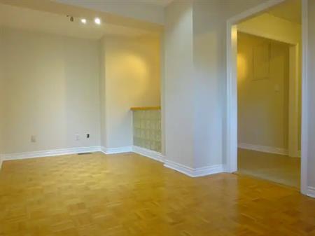 Bright and bright 2-bedroom apt unit (downtown Toronto) | 127 Lippincott Street, Toronto