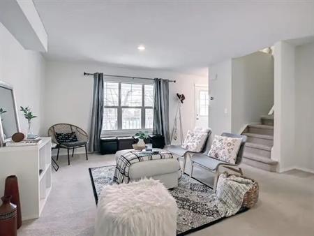 Large 3 bedroom Townhome. Clean, bright, modern and spacious. | Calgary