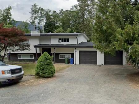 A spacious 3Bed/2Bath Main Floor of a House  in  Harrison Hot Springs | 475 Naismith Avenue, Harrison Hot Springs