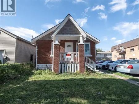 915 JOSEPHINE | 915 JOSEPHINE, Windsor