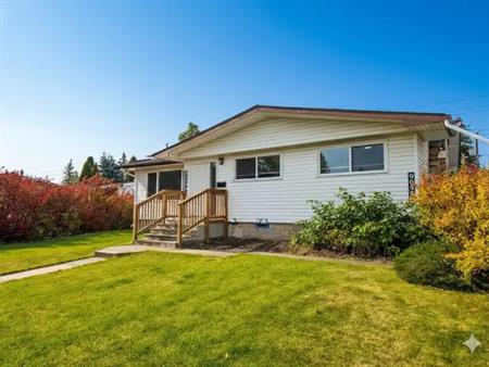 Renovated 3-Bedroom Main Floor Home – Quiet Ottewell Area, Pets Welcome! | 9055 52 Street Northwest, Edmonton