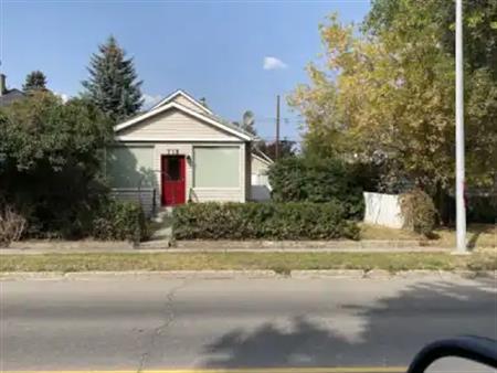 Renovated 2 bedroom plus den character home | 718 20th Avenue NW, Calgary