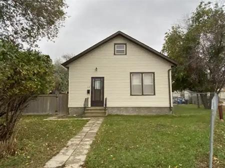 Furnished house for rent | 10 Hindley Avenue, Winnipeg