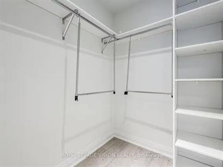 Luxury living at Tridel’s Bianca! Chic 1-bed suite with quartz kitchen, spa bath, parking & rooftop pool in The Annex! | 280 