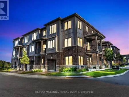 63 - 124 COMPASS TRAIL | 63 - 124 COMPASS TRAIL, Cambridge