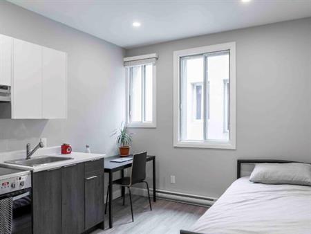 Studio rénové - Métro Crémazie