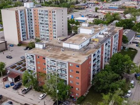 Sunrise Towers | 225 Arby Bay, Winnipeg