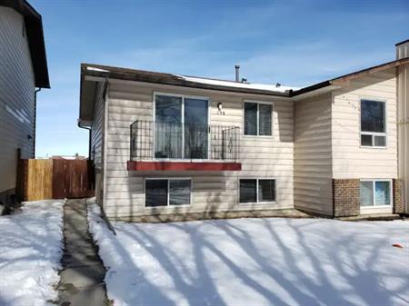 4 Bedrooms Bi-level in Beddington. Close to bus and shopping center. | 138 Bergen Rd NW, Calgary