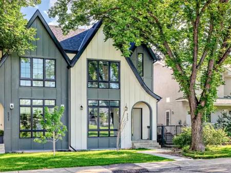 Modern 4 Bed | 4.5 Bath | Luxury Home in Windsor Park w/ Garage | 523 - 523 55 Avenue Southwest, Calgary