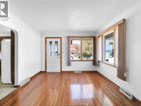 615 GILES West Unit# MAIN | 615 GILES West Unit# MAIN, Windsor