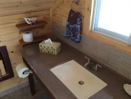 - FULLY FURNISHED QUIET, COZY, INTIMATE, VERY PRIVATE FOR A CORPORATE STAY OR DISPLACED HOME OWNER | 135 Rue Valade, Les Cedr