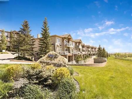 Mountain View  Townhouse | Rockyledge View, Calgary