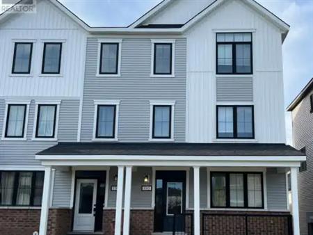 195 HARMATTAN AVENUE | 195 HARMATTAN AVENUE, Ottawa