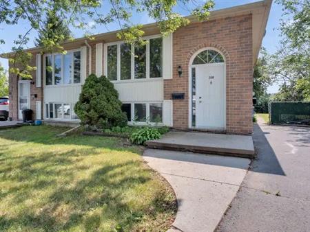 1-250 McLellan, Kingston | Stylish 3-Bedroom Main Floor Apartment in Kingston’s Meadowbrook Neighbourhood | 250 McLellan Cour