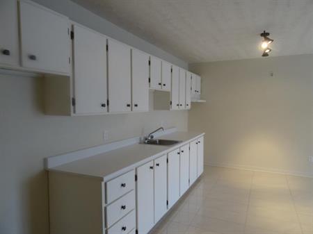 BEAU 4 12 - LIBRE 1er DÉCEMBRE - IMMEUBLE CALME - PRÈS DE TOUS LES SERVICES