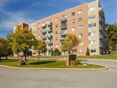 Estérel | 10 avenue Vermont, Montreal