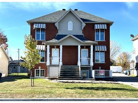 Logement 4 1/2 • Luxueux Neuf • demi-sous sol • Sainte Anne des Plaines