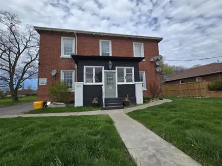 RARE SPACIOUS 3 BDRM UNIT - Available NOV 1ST OR SOONER! | 610 Dundas Street West, Whitby