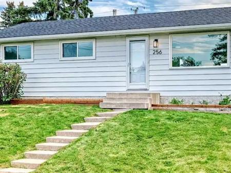 Newly renovated with bright open layout, modern finishes and close to amenities | 256 Penbrooke Close Southeast, Calgary