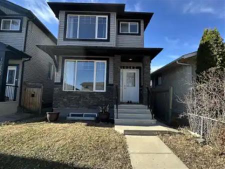 Newer two-story house with 6 bedrooms | 10262 158 Street Northwest, Edmonton
