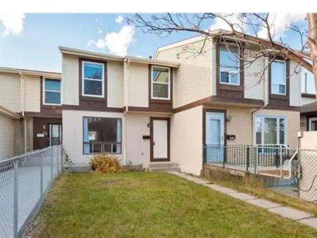 3 Bedroom, 1.5 Bath in Abbeydale NE | 116 Abergale Close Northeast, Calgary
