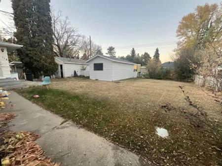Single house main floor 3 bedroom 1 bathroom | 508 2 Avenue West, Brooks