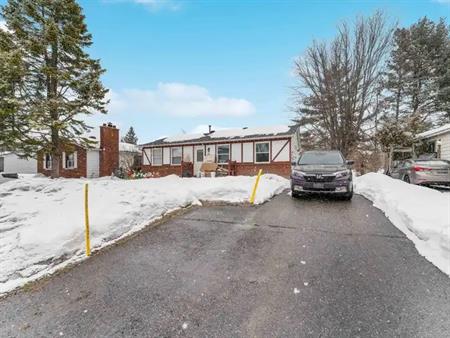20 Dundegan Dr. #B: 2 Bedroom Apartment (Kanata, Ottawa) | 20 Dundegan Drive, Ottawa