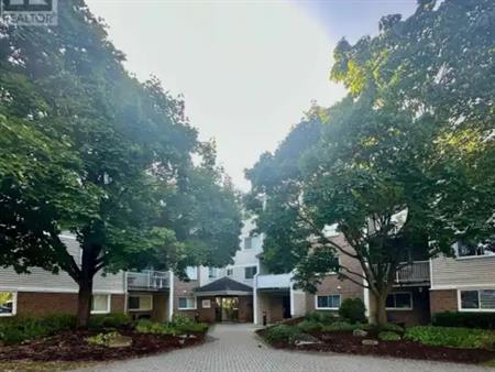 200 - 260 BRITTANY DRIVE | 200 - 260 BRITTANY DRIVE, Ottawa