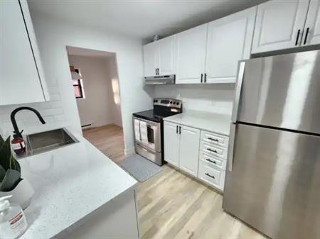 *GREAT LOCATION!* 2 Bdrm Home in a Quiet Building! | 563 Oxford Street, Oshawa