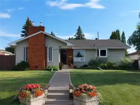 Beautiful, large fully furnished,  Basement Legal suite. Available Nov 1 -6 month lease $1150 includes. Utilities | 4607 106A