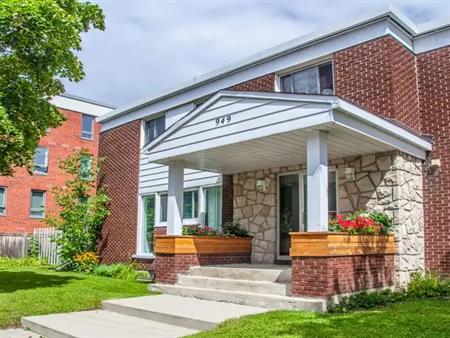 Large 4 Bedroom townhouse  - Amazing Location! | 949 North River Road, Ottawa