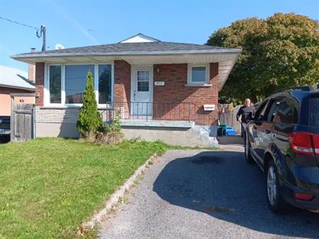 Gorgeous 3 bedroom MAIN level of a house!!! | 895 Myers Street, Oshawa