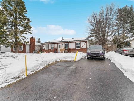 20 Dundegan Dr. #B: 2 Bedroom Apartment (Kanata, Ottawa) | 20 Dundegan Drive, Ottawa