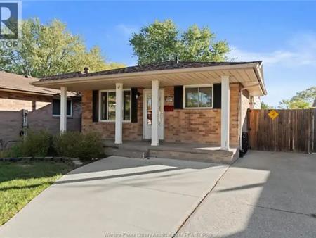 1626 COURTLAND CRESCENT | 1626 COURTLAND CRESCENT, Windsor