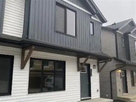 Modern 3-Bedroom 2.5 Bathroom Townhouse in Secord | SF266 | 1025 Secord Promenade, Edmonton