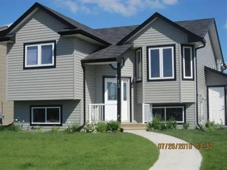 BLACKFALDS STUNNER        RENT IS FOR WHOLE HOUSE | 13 Pioneer Way, Blackfalds